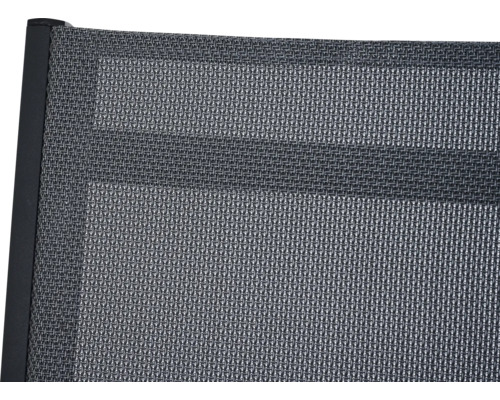 Vue détaillée d'une chaise de jardin avec revêtement textile