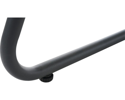 Gros plan sur un pied de meuble gris avec un pied réglable.