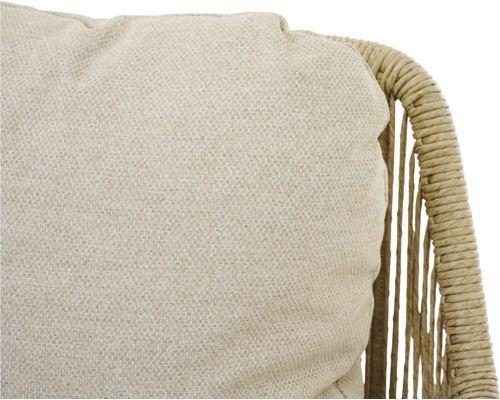 Gros plan d'un coussin avec cadre en rotin