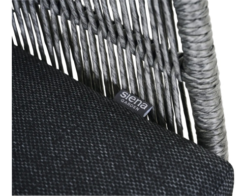 Gros plan d'une chaise de jardin avec coussin et logo Siena Garden