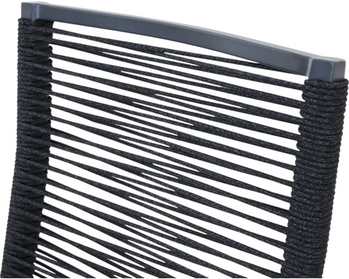 Vue détaillée d'un dossier de chaise avec un cordage