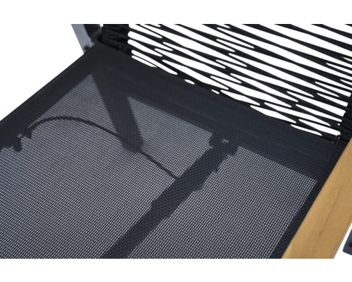 Gros plan sur une chaise de jardin avec un revêtement en filet.