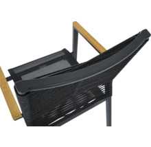 Vue détaillée d'un fauteuil de jardin noir avec cordage et accoudoirs en bois