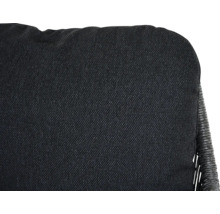 Gros plan d'un coussin de chaise en tissu noir