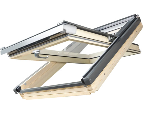 Dachfenster aus Holz mit Metallbeschlägen