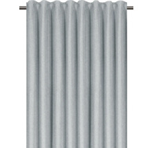 Rideau gris avec suspension à plis sur une tringle à rideaux