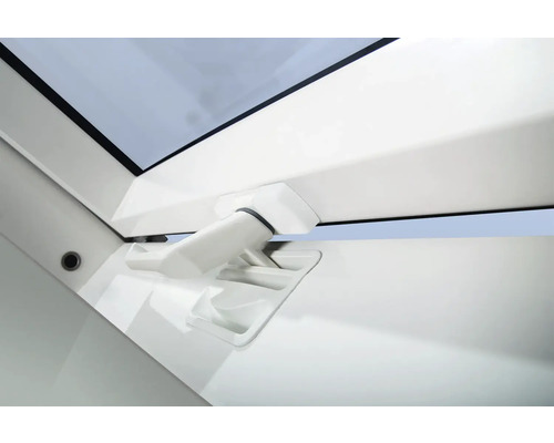 Detailansicht eines Dachfensters mit Griff