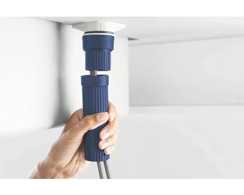 Installation eines Siphon-Geruchsverschlusses unter einem Waschbecken