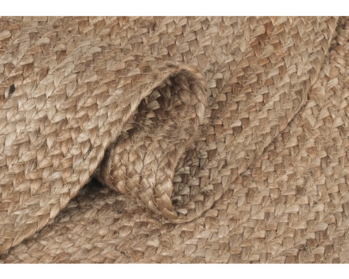 Detailansicht eines geflochtenen Teppichs aus Naturfasern