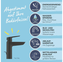 Produktinformationen zu einer schwarzen Armatur, die energiesparend, wassersparend, blei- und nickelfrei ist, sowie eine Ablaufgarnitur und einen mittelhohen Auslauf besitzt.