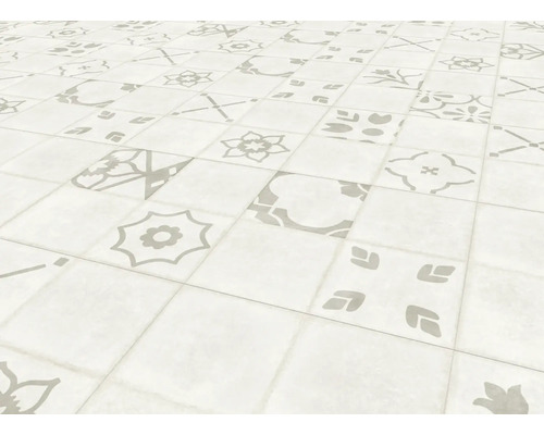 Sol carrelé avec différents motifs.