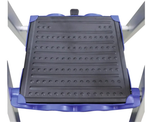 Trittfläche einer Haushaltsleiter aus Kunststoff