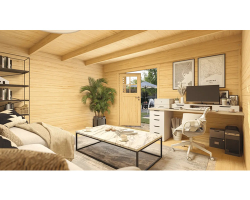 Innenansicht eines Holzgartenhauses mit Wohnbereich und Arbeitsplatz