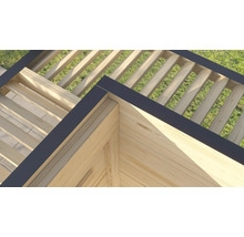 Vue détaillée d'un pavillon en bois avec treillis et accents foncés