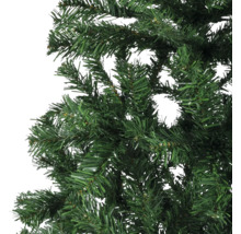 Gros plan sur un arbre de Noël artificiel