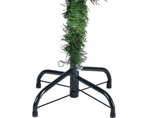 Vue détaillée d'un sapin de Noël artificiel avec support métallique et branches en plastique vertes.