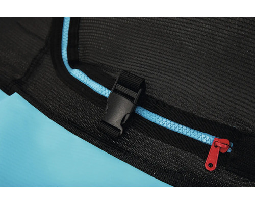 Gros plan d''un filet de trampoline avec fermeture éclair et boucle