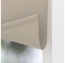 Beige Seitenzugrollo mit Kettenzug zur Fensterdekoration.
