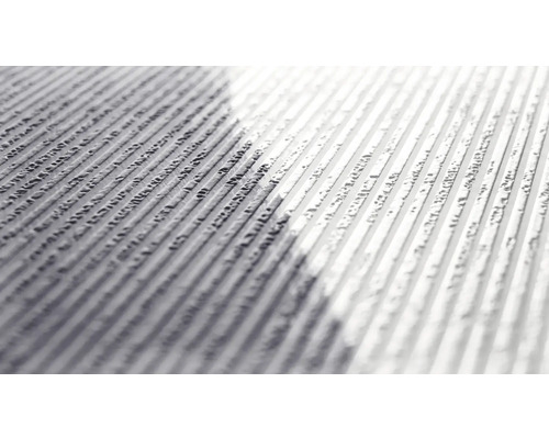 Nahaufnahme einer strukturierten Tapete mit Linienmuster.