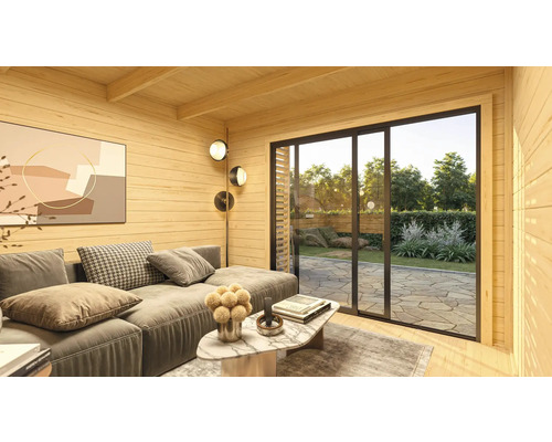 Salon lumineux avec lambris en bois, canapé et porte coulissante donnant sur le jardin