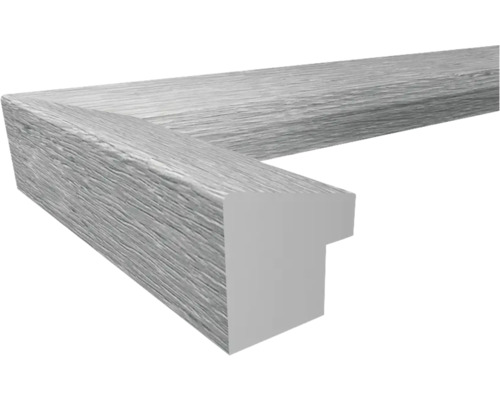 Détail de l''angle d''un cadre photo argenté avec texture bois