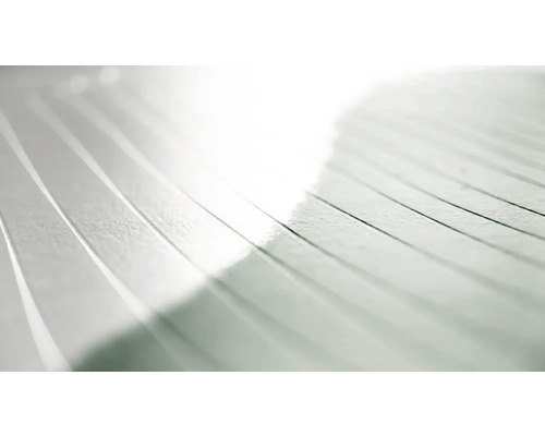 Nahaufnahme einer transparenten, gewellten Kunststoffplatte