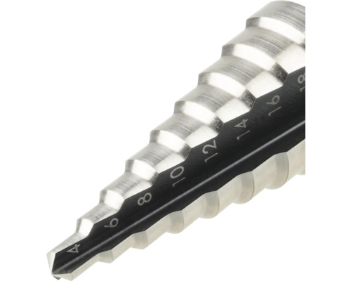 Stufenbohrer aus Metall mit Größenangaben