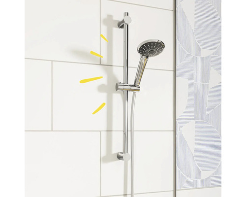 Duschstange mit Handbrause an der Wand montiert