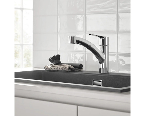 Küchenspüle mit Armatur, Bürste und Tuch