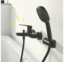 Schwarze Badewannenarmatur mit Handbrause