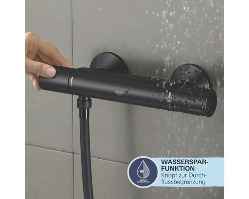 Schwarzer Duschthermostat mit Wassersparfunktion und Grohe Logo.
