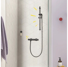 Système de douche avec douche de tête et douchette à main dans la salle de bains