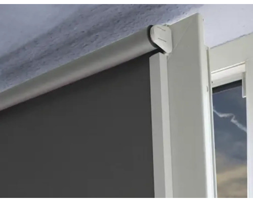 Graue Rolllade am Fenster