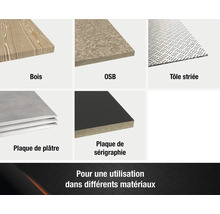 Présentation de produits de différents matériaux de construction : bois, panneau OSB, tôle striée, plaque de plâtre, panneau multiplex