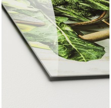 Gros plan d''une plaque en verre acrylique avec un motif de légumes