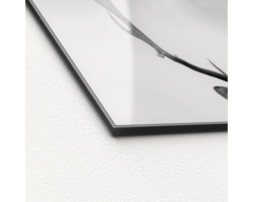 Detailaufnahme einer Acrylglasplatte mit Pflanzenmotiv