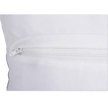 Gros plan d'une taie d'oreiller blanche avec fermeture éclair