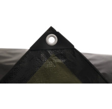 Detailansicht einer Abdeckplane mit Öse zur Befestigung.