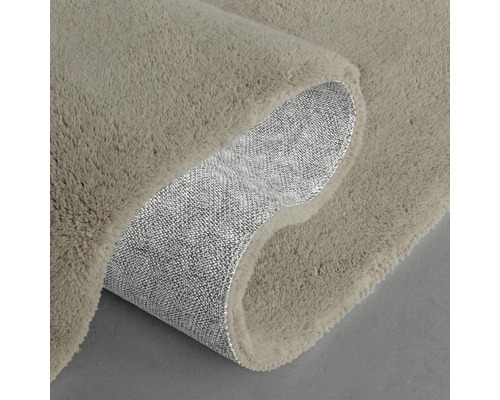 Detailansicht eines beigen Teppichs mit Flor und Textilrücken