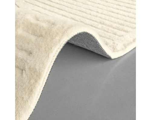 Tapis beige avec texture tissée et bord roulé