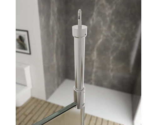 Detailansicht einer Duschkabinenbefestigung im Badezimmer.