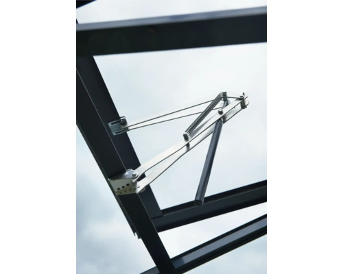 Detailansicht eines Fensteröffners mit Federmechanismus für ein Gewächshaus