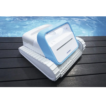 Robot de nettoyage de piscine Marimex sur terrasse en bois