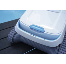 Vue détaillée d'un robot de nettoyage de piscine