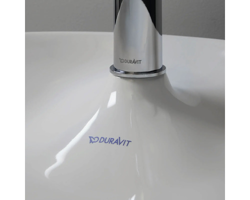 Vue détaillée d'un lavabo avec le logo Duravit et la robinetterie