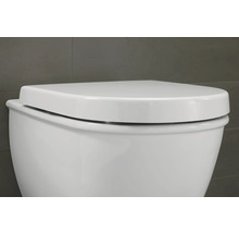 Toilettes blanches avec couvercle fermé