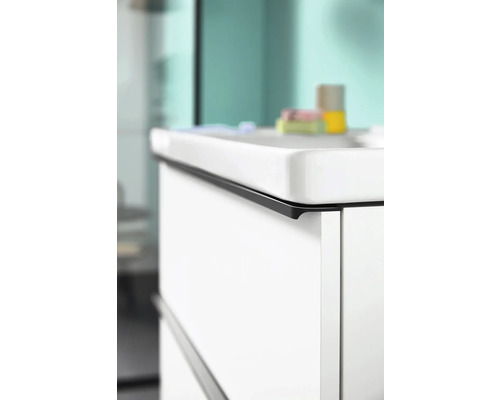 Detailansicht eines Waschbeckenunterschranks mit Becken