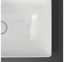 Gros plan d'un lavabo rectangulaire