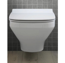 WC suspendu avec couvercle fermé devant un mur carrelé gris