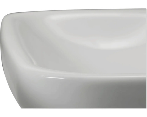 Vue détaillée d'un lavabo blanc